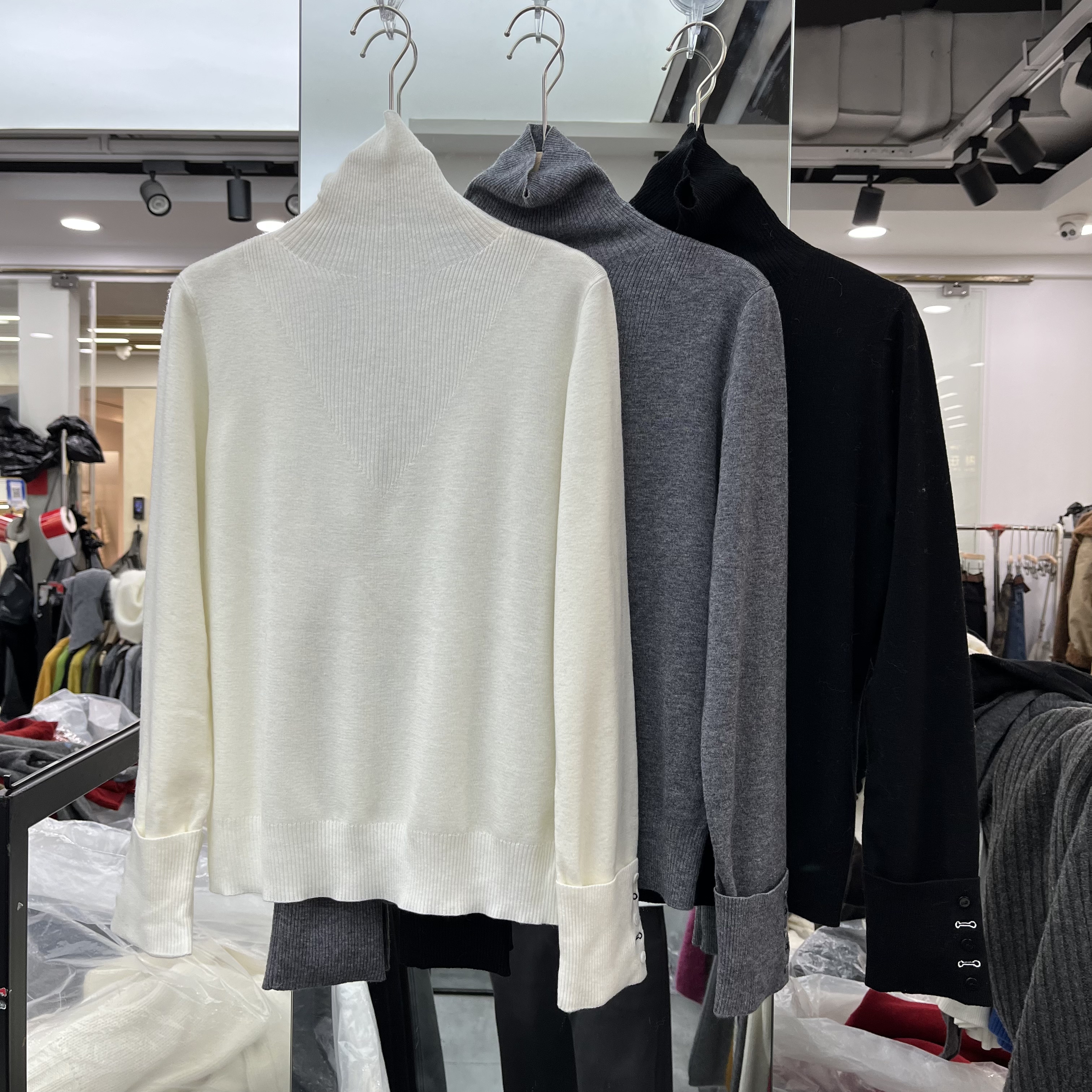 欧洲站2025冬季新款女士高领袖口翻边刺绣细羊毛长袖欧货时尚针织