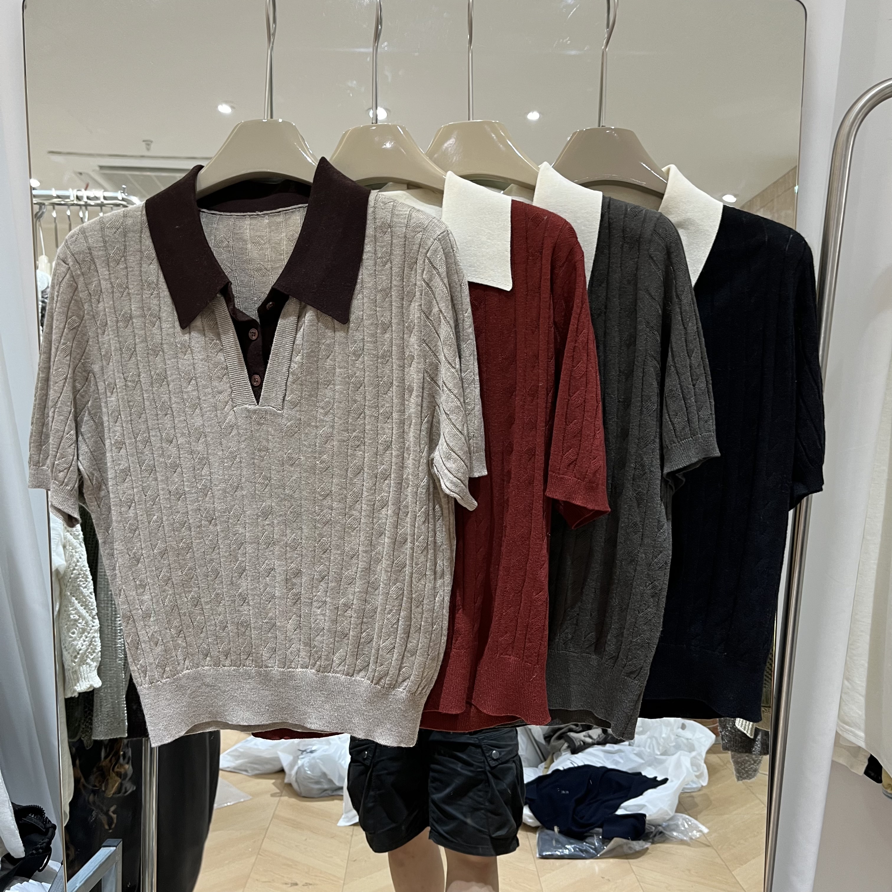 实体店同款2026早秋新款女士假两件翻领麻花纹细羊毛短袖欧货针织