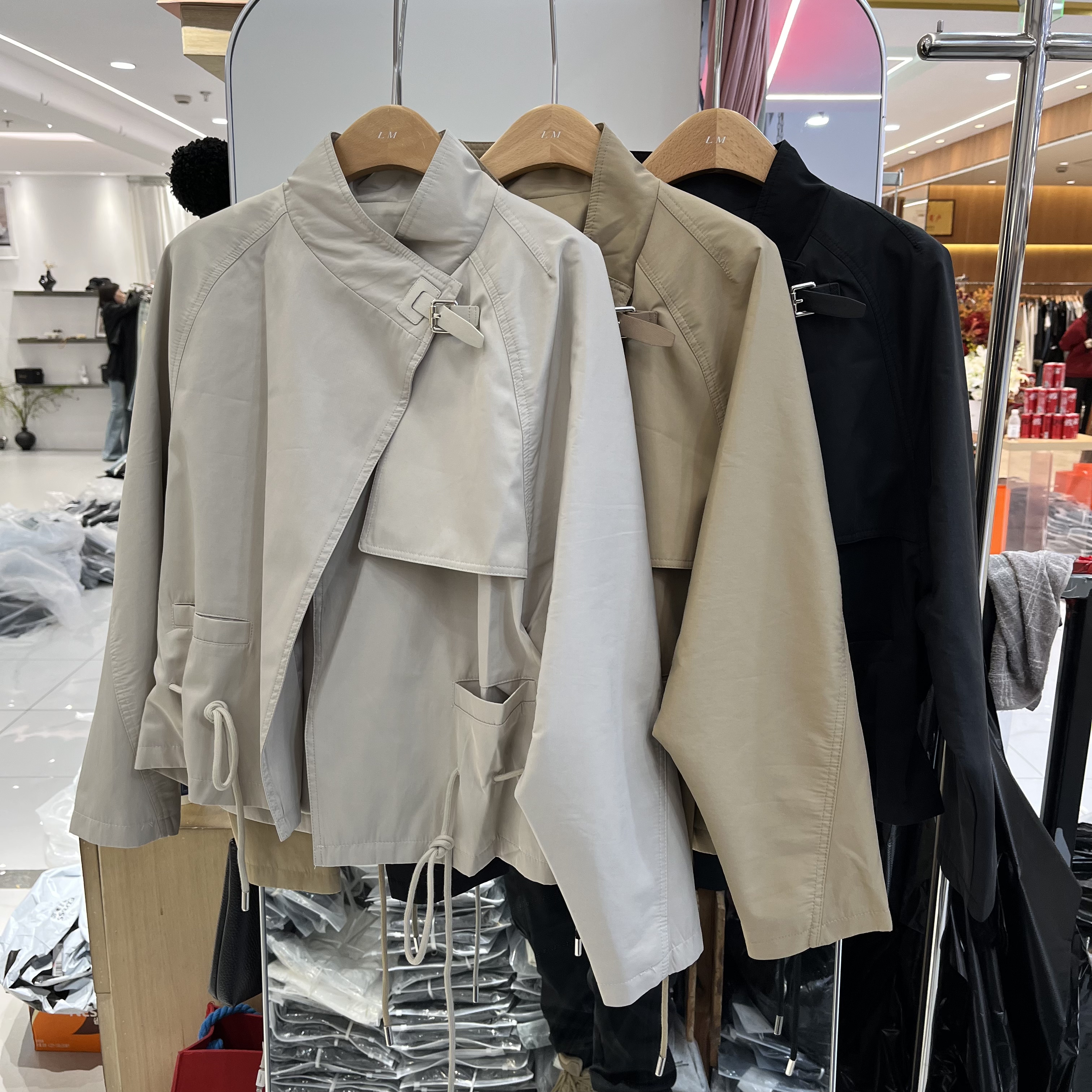 欧洲站2026春季新款女士立领设计感抽绳收腰短外套欧货时尚上衣潮