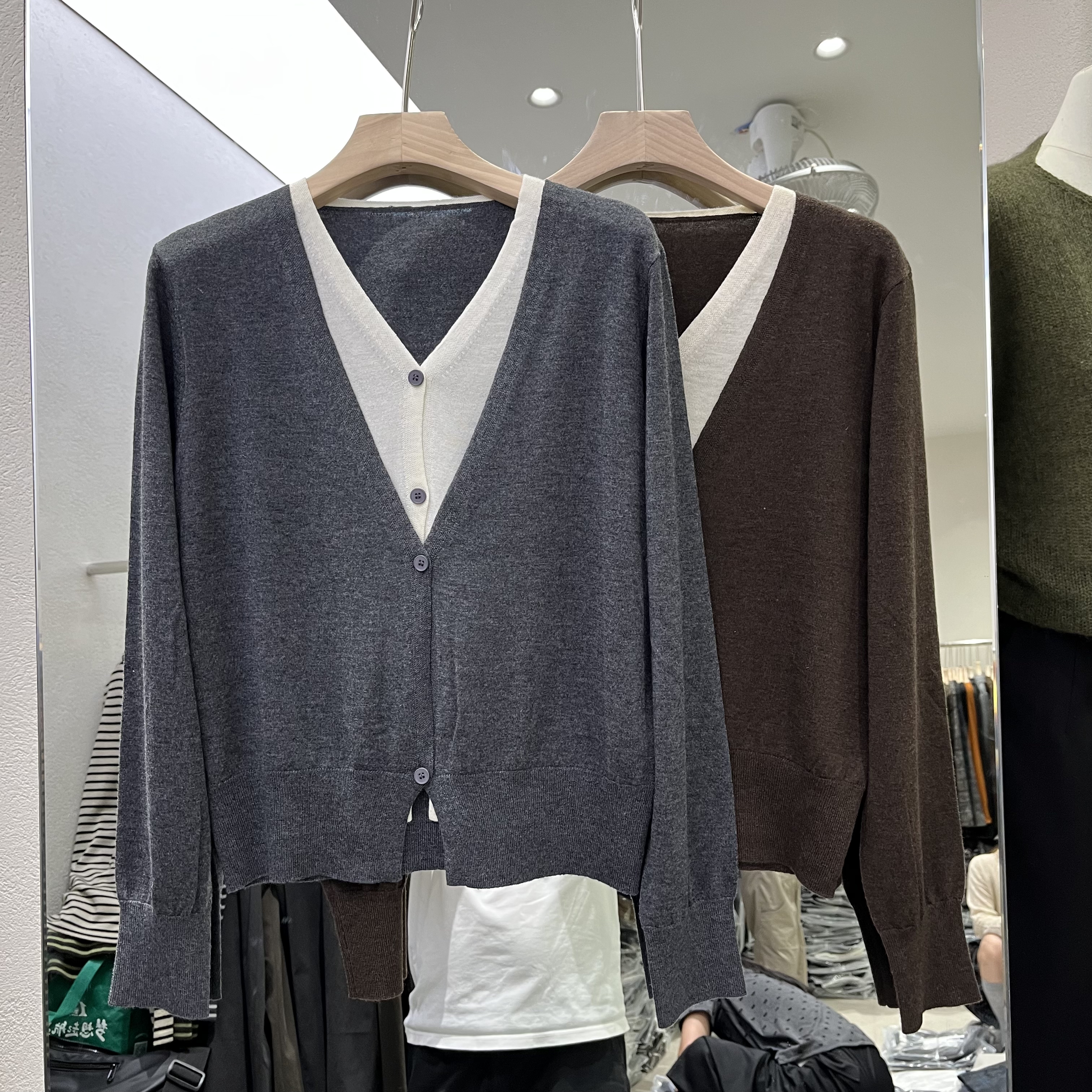 实体店同款2026早秋新款女士假两件拼色细羊毛长袖欧货时尚针织衫