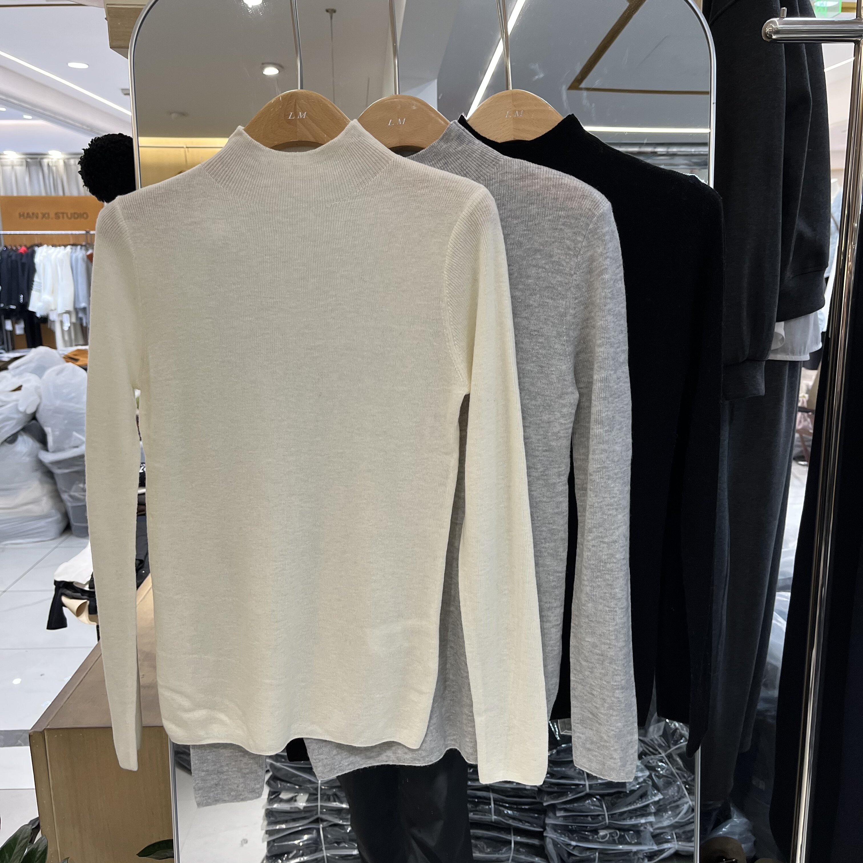 欧洲站2025秋季新款女士半高领纯色细羊毛长袖毛衣欧货针织打底衫