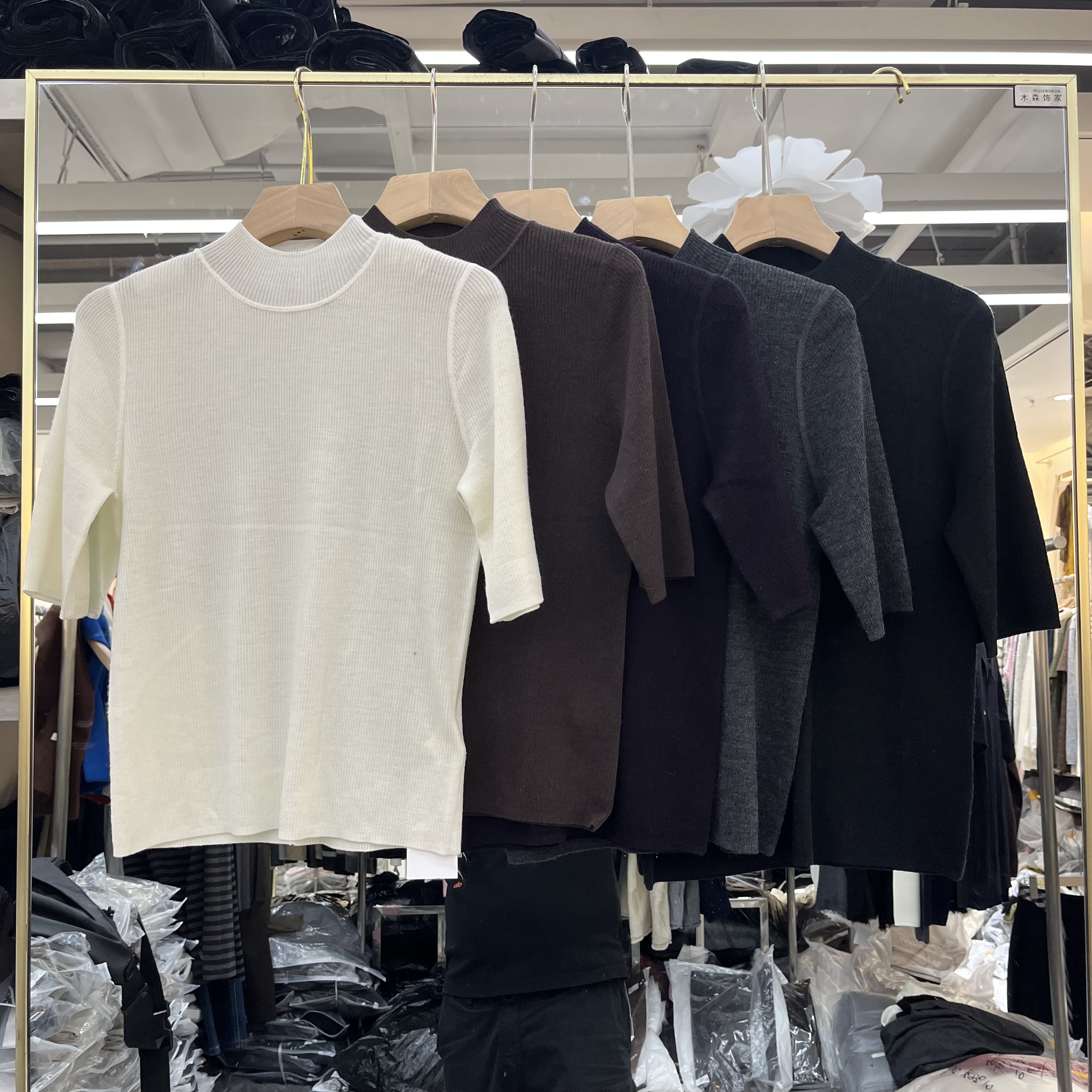 实体店同款2026早秋新款女士立领纯色精纺羊毛五分袖毛衣欧货针织