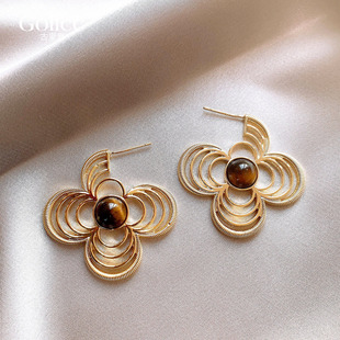 金色镂空虎眼石四叶草耳环女高级感轻奢耳钉适合冬天的耳饰方圆脸