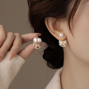 前后式珍珠金色满钻小马耳环女秋冬高级感耳饰独特漂亮本命年耳钉