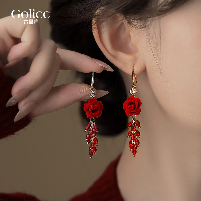 红色丝绒花朵锆石流苏耳钩耳环