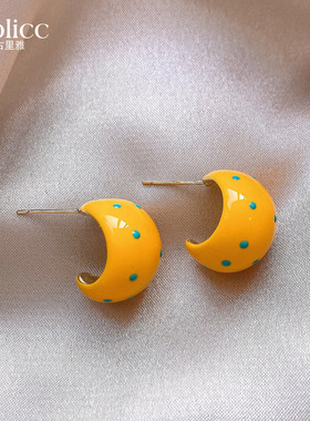 黄色度假风C圈耳环女方圆脸耳圈耳钉2026新款爆款小众设计耳饰品