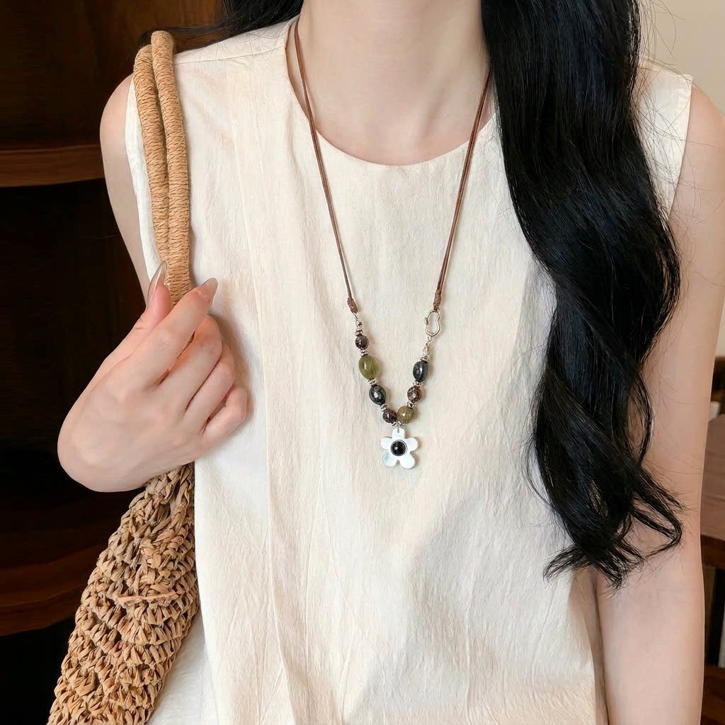 精致长款吊坠项链女轻奢小众图片