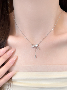 银色蝴蝶结锆石吊坠项链颈链轻奢