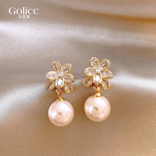 白色微镶珍珠耳环女2025新款爆款耳坠高级感轻奢气质大气耳钉耳饰