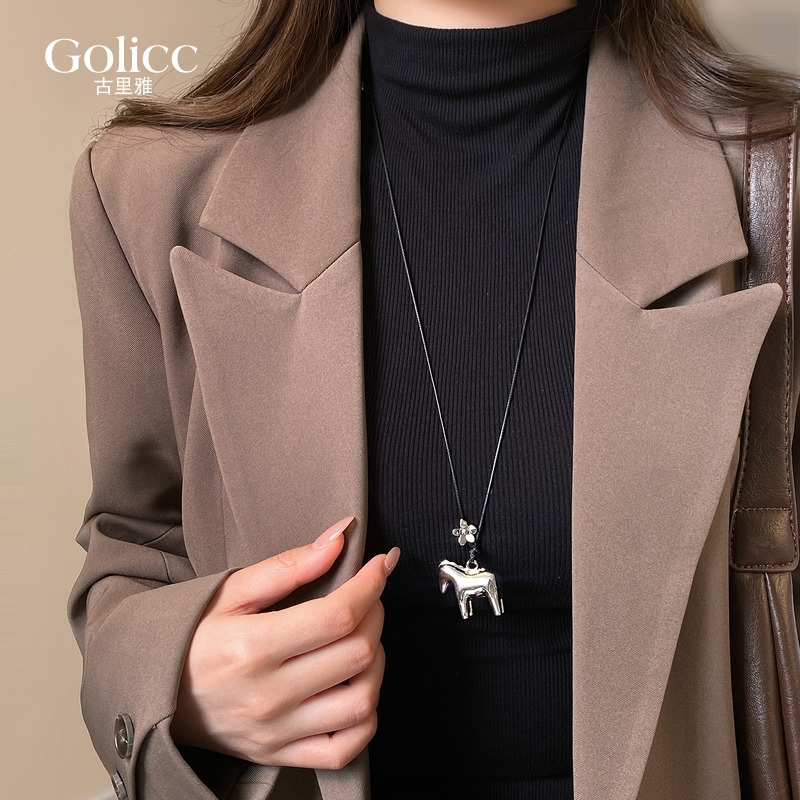 银色小马皮绳吊坠项链高级感配饰