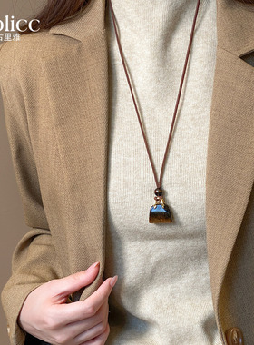 咖色包包吊坠长项链高级感配饰