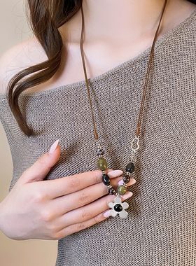 银色花朵吊坠串珠长款毛衣项链