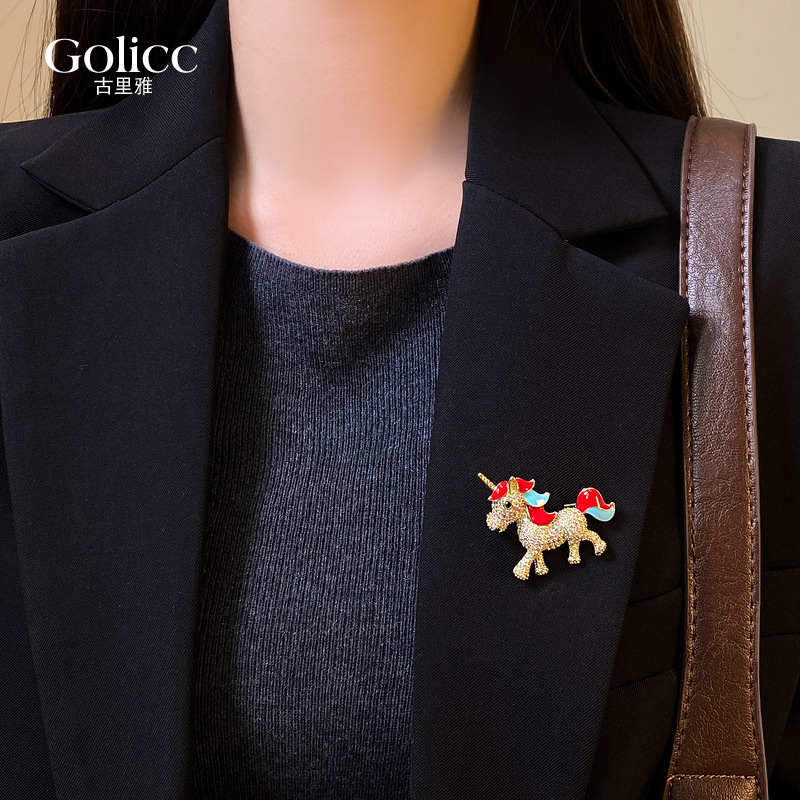 金色满钻独角兽胸针衣服点缀饰品