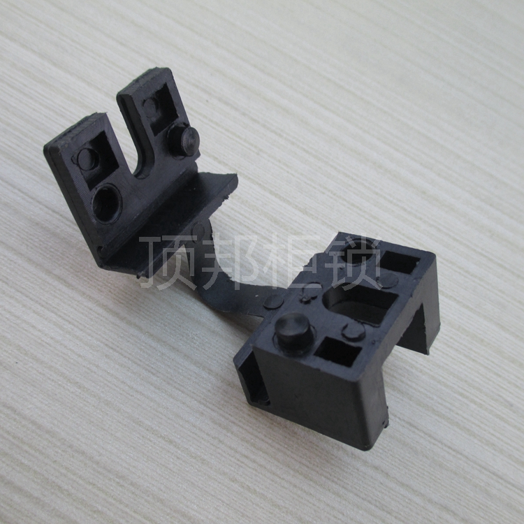 顶邦柜锁RG001-2扁杆固定件