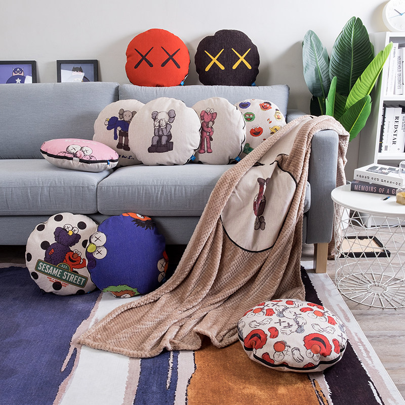 KAWS芝麻街汽车抱枕被子两用车内车用靠垫个性一对装饰套装多功能