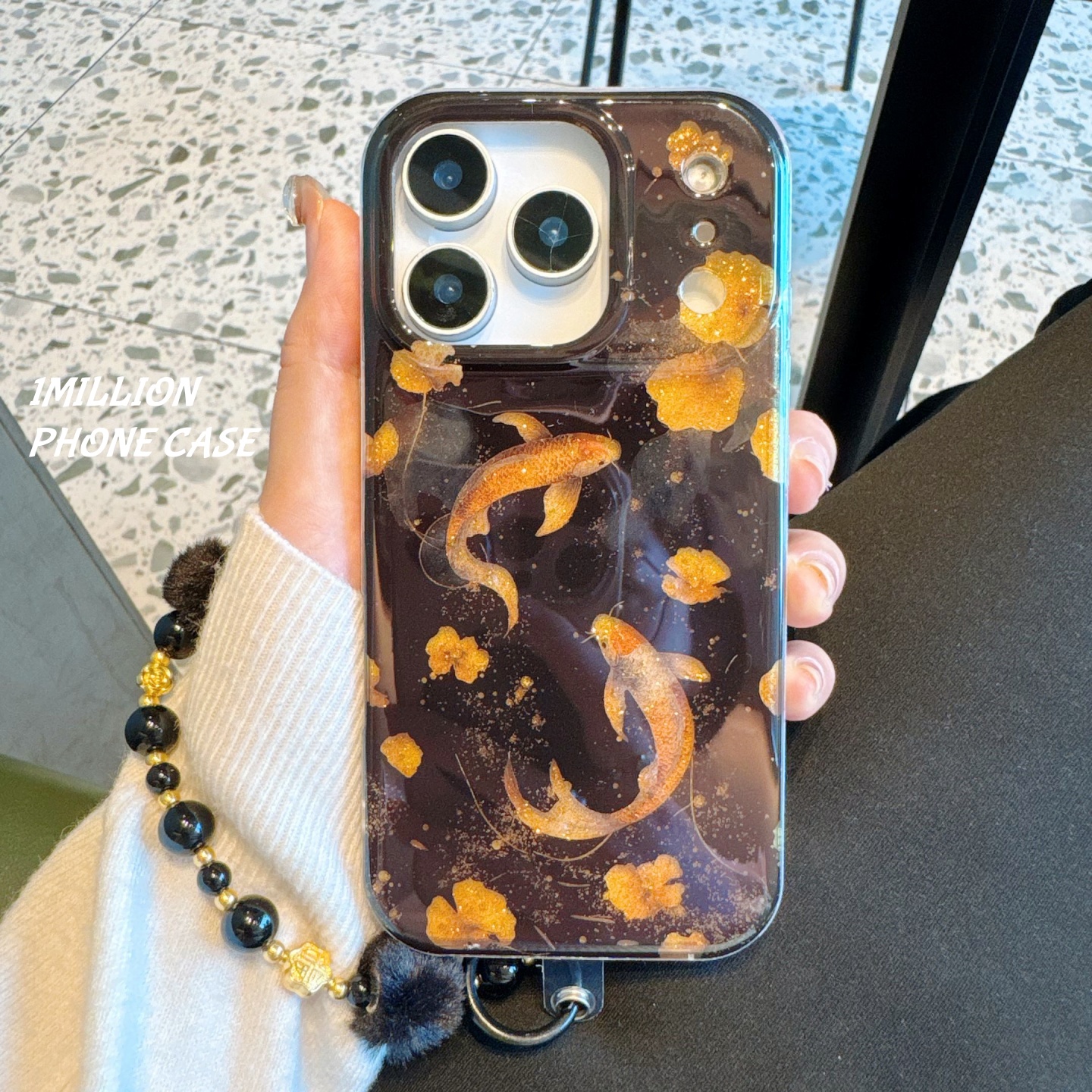 国潮黑底闪粉锦鲤适用苹果iphone17promax手机壳16pro女款15p带挂绳14高级感13女17双层全包防摔保护套pm小众