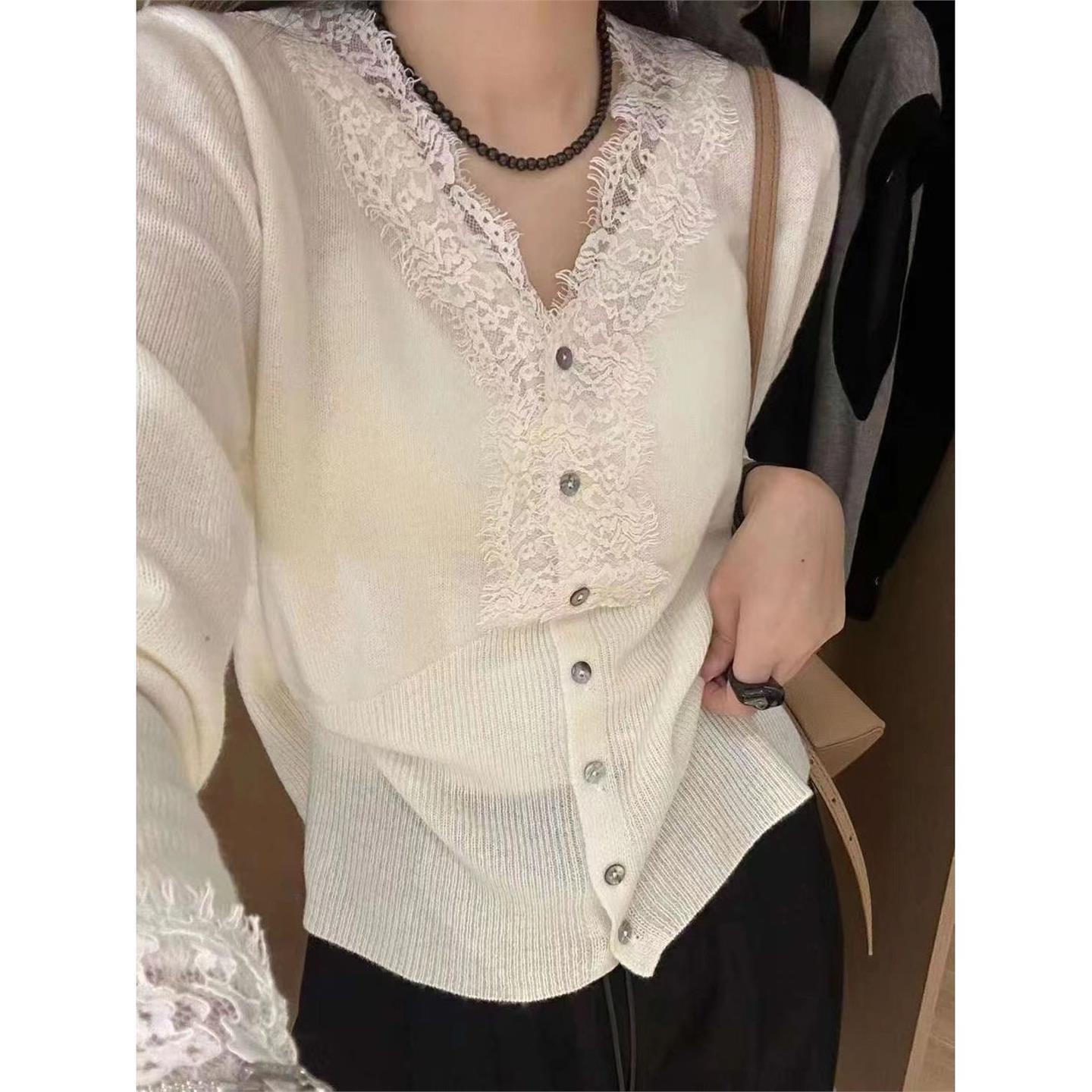 法式蕾丝v领白色针织打底衫女开衫秋冬新款洋气长袖短款毛衣上衣