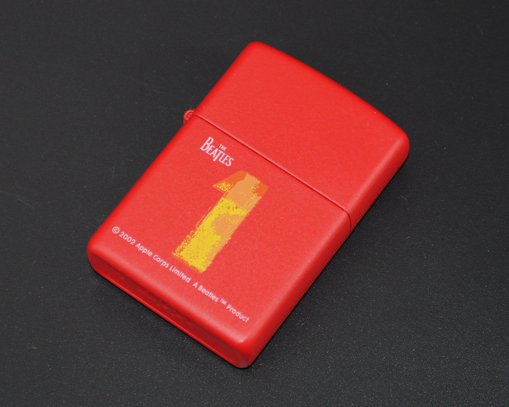 原装正品Zippo打火机-绝版收藏-2001年披头士乐队红1（有瑕疵）