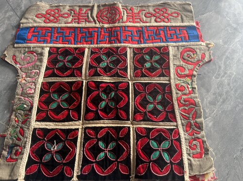 特色手工艺品苗绣手工刺绣土布麻布织锦背带苗族衣服贴布绣A034