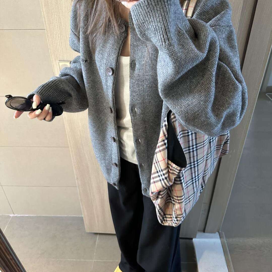 灰色针织开衫女秋季宽松