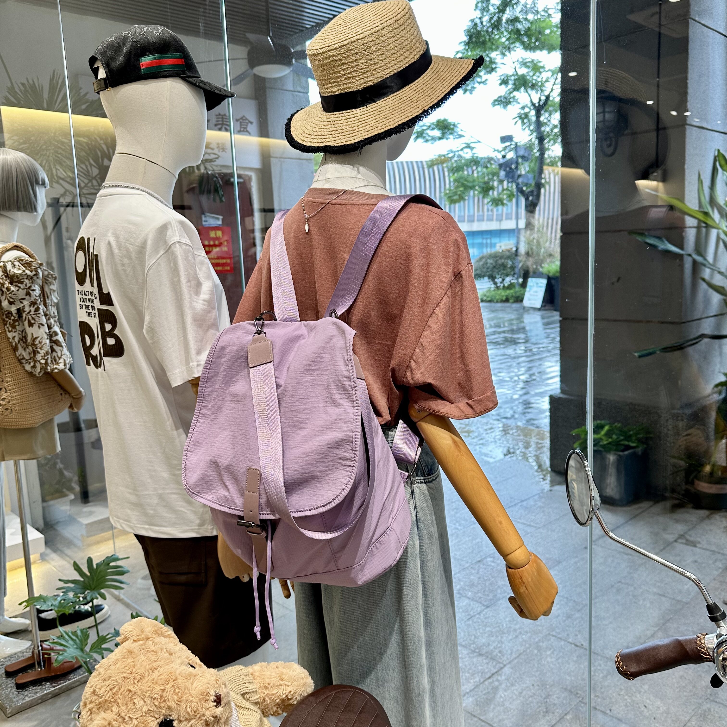 糖果色轻薄面料双肩包女小众大学双肩背包
