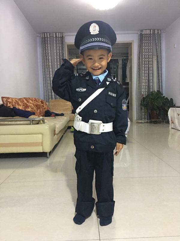 演出装备舞蹈幼儿园万圣节小交警