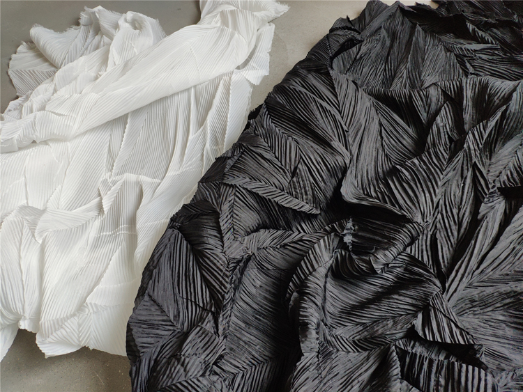 设计师特殊造型褶皱布料三宅一生不规则拉直量黑百叶白色肌理面料