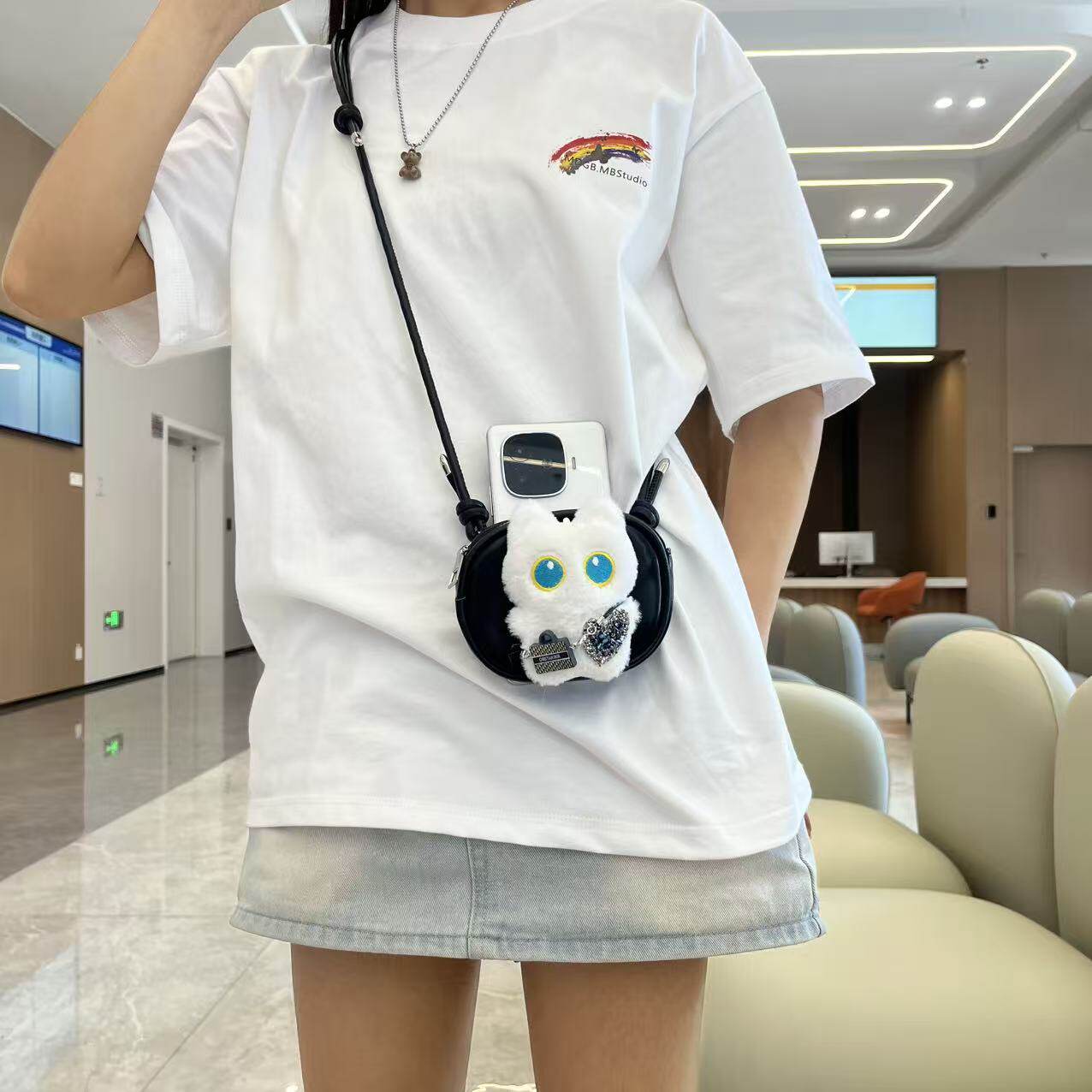 新款可爱白色吱吱猫手机背夹口巾包可拆卸挂绳百搭