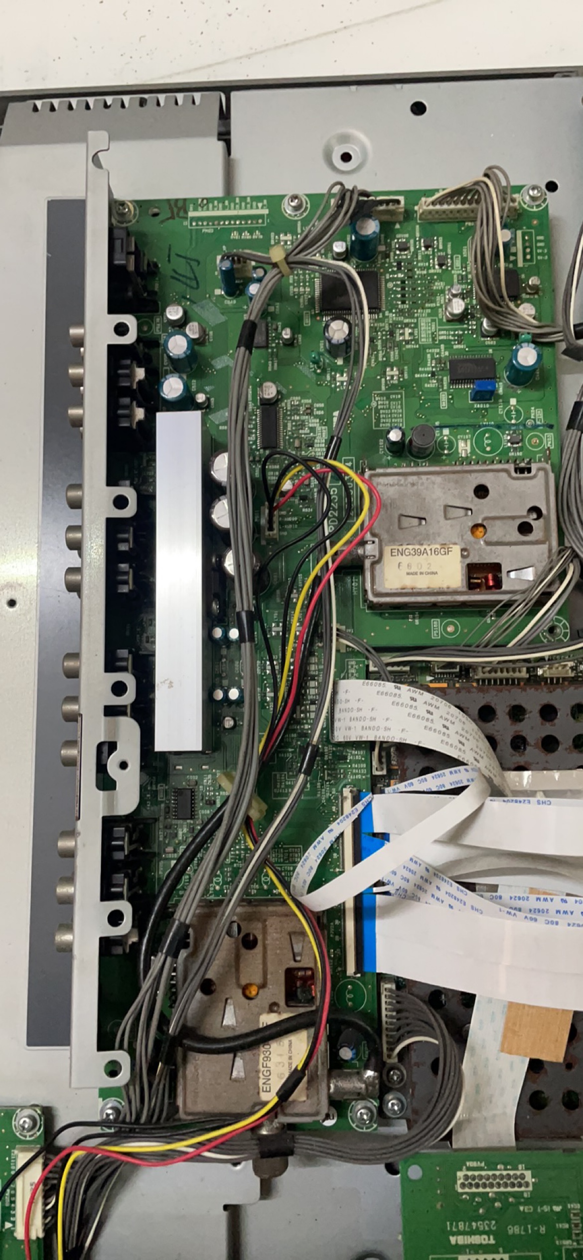 原装 东芝32/42WL58C主板 PD2235 23590314屏LQ315T3LZ21