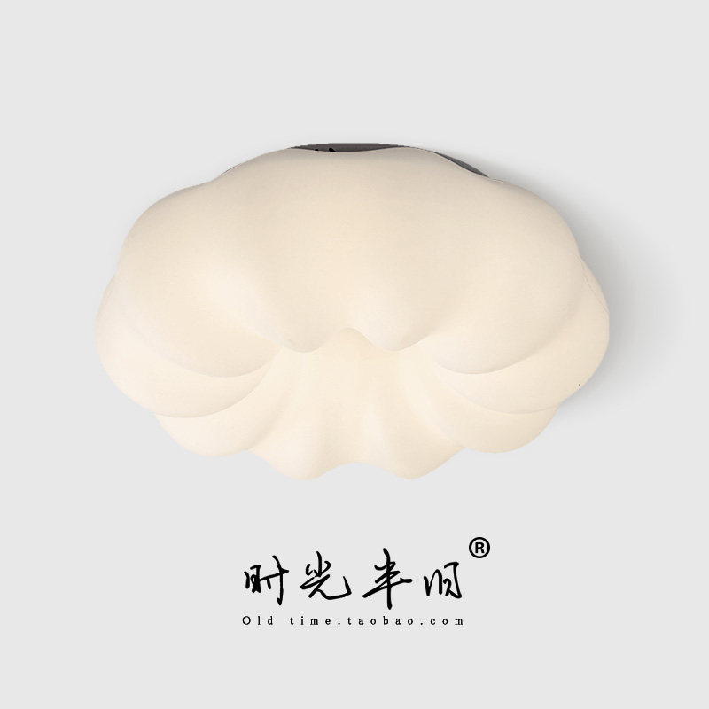 时光半旧卧室奶油风格云朵吸顶灯图片