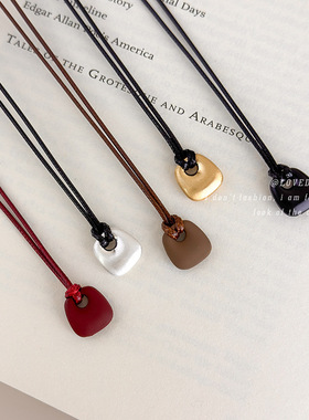 韩系拉丝小包吊坠黑绳项链女款小众设计感长款毛衣链日常百搭配饰