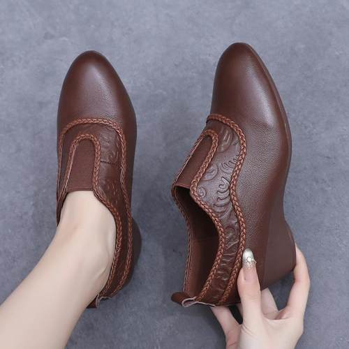 真皮坡跟复古春秋单鞋女软底深口中跟皮鞋中老年舒适不累脚妈妈鞋