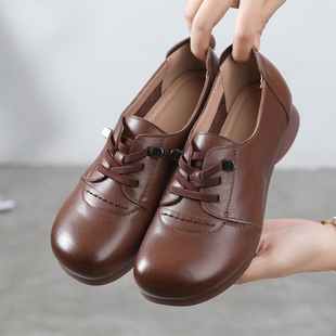 春秋款皮鞋平底真皮单鞋不累脚防滑软底妈妈鞋舒适大码中老年女鞋