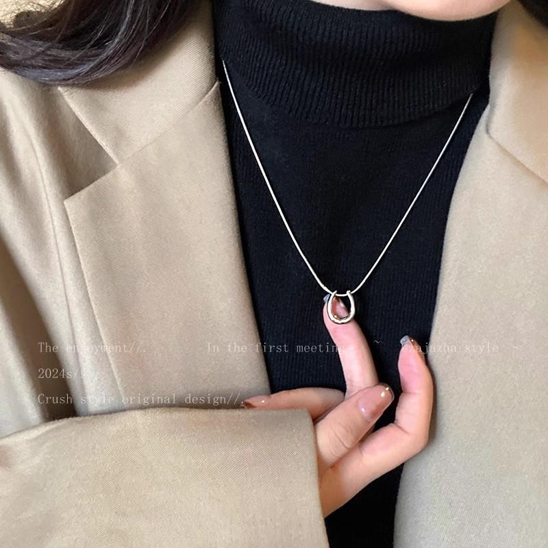 简约U形马蹄项链轻奢小众设计感锁骨链女高级感新款毛衣