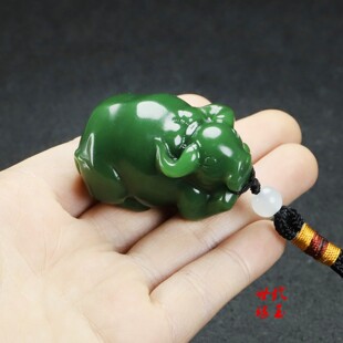 天然和田玉碧玉牛把件扭转乾坤手把玩生肖牛挂件文玩玉石玉牛把件