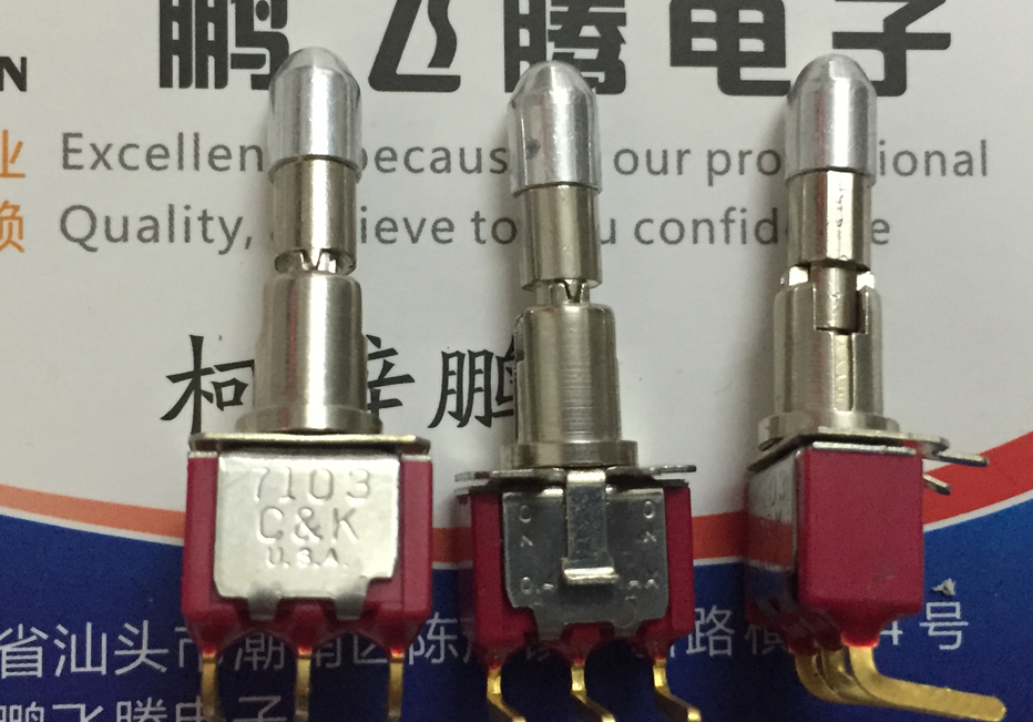 美国原装C&K 7103 立式3脚3档弯脚 带锁摇头纽子开关 0.4V 镀金脚