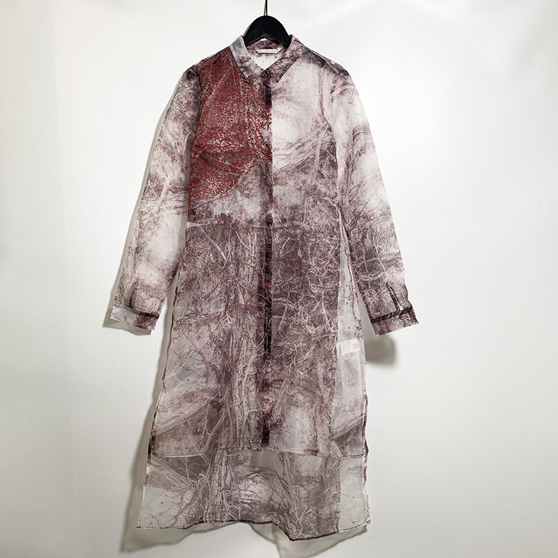 圣迪剪标女士刺绣晕染长款衬衫防晒服0579