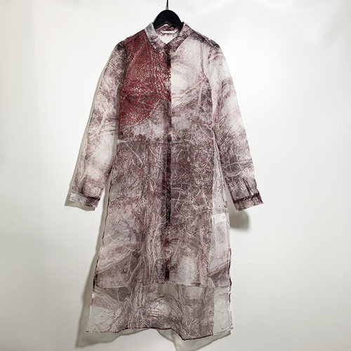 圣迪剪标女士刺绣晕染长款衬衫防晒服0579