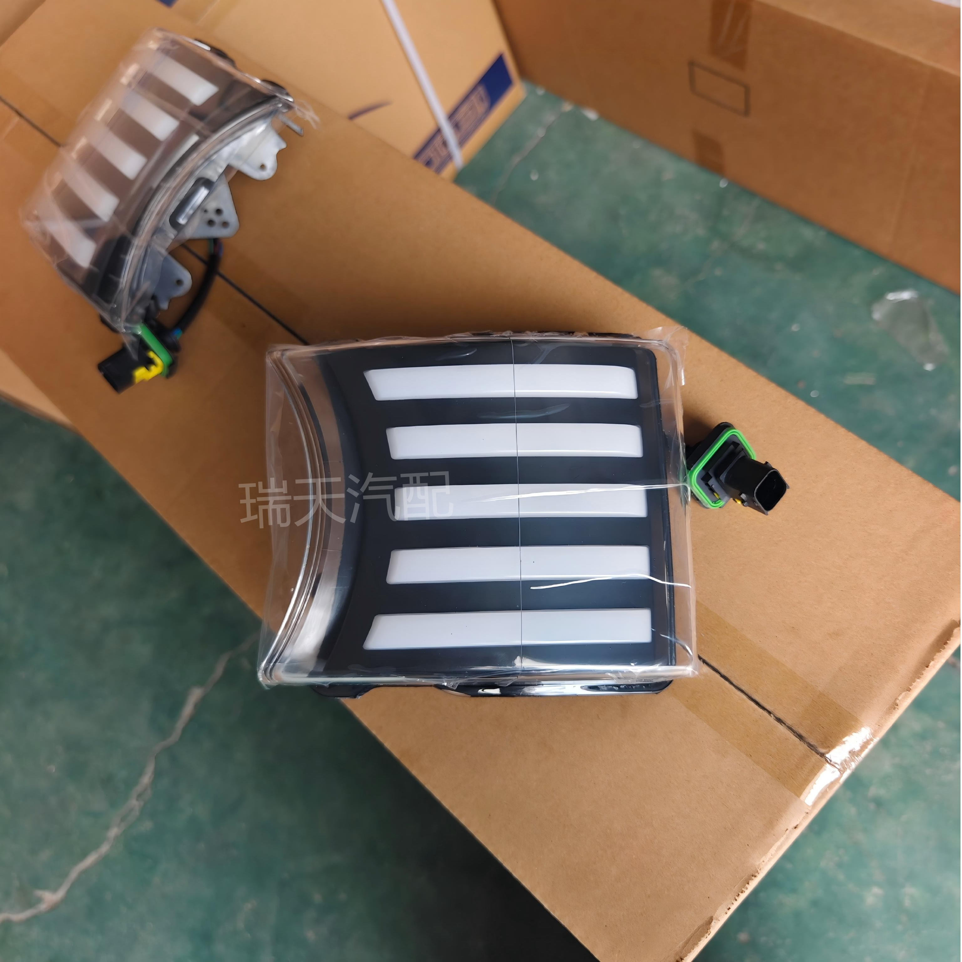 斯堪尼亚卡车LED大灯转向角灯改