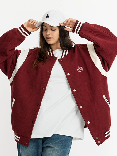 Студия японского вина с красной швов Бейсбольной курт