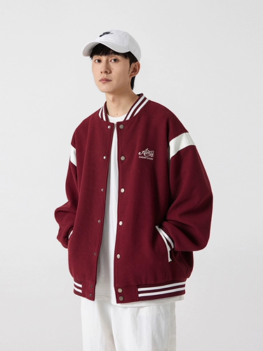 Студия японского вина с красной швов Бейсбольной курт