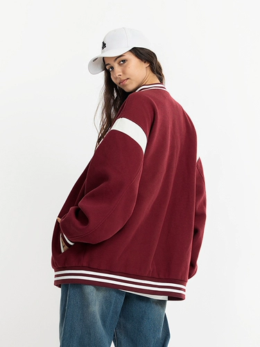 Студия японского вина с красной швов Бейсбольной курт