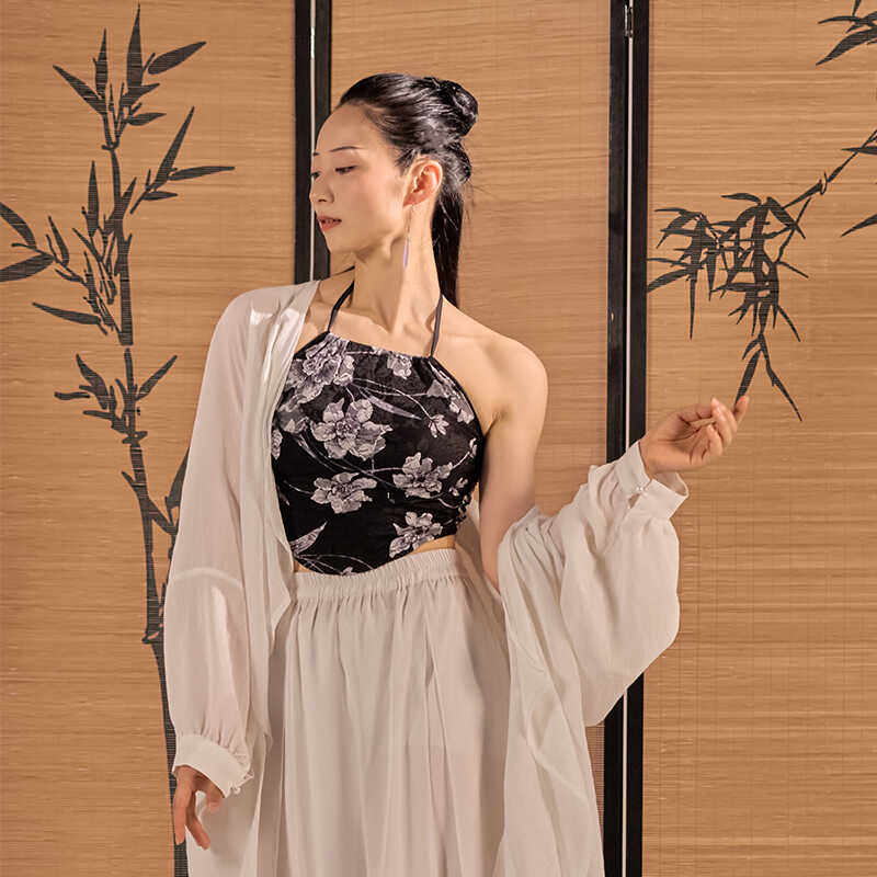 粉墨千秋蝙蝠袖开衫和弹力吊带
