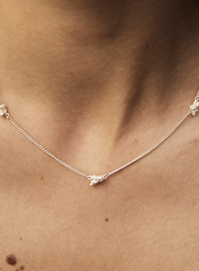 moi iom小众原创设计925银奶油白色多颗花结锁骨链项链