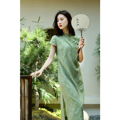 新中式小袖旗袍高级感显瘦真丝桑蚕丝绿色绝美连衣裙夏女2025新款