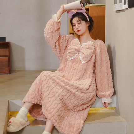 睡衣女法兰绒秋冬季保暖加厚加绒胖MM珊瑚绒睡裙大码中长款家居服