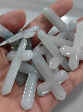 翡翠A货精工雕刻十字架吊坠