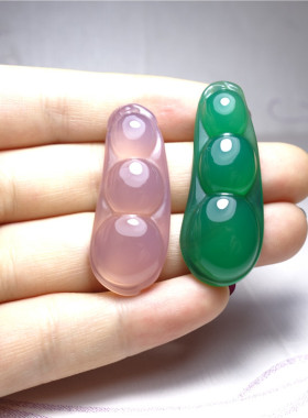 天然玛瑙情侣玉髓四季豆吊坠