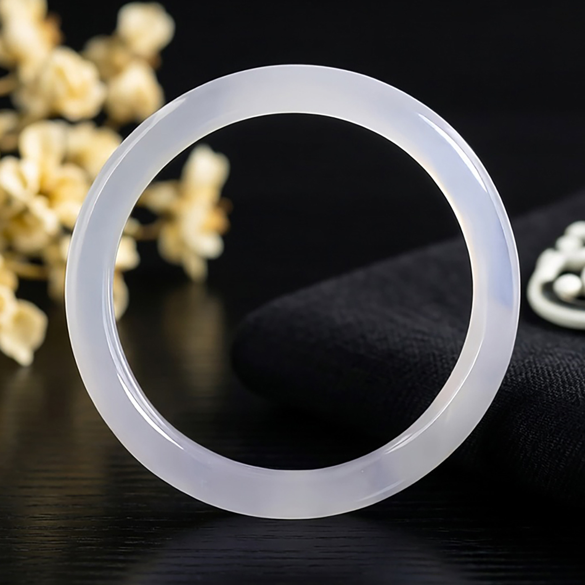 天然白玛瑙圆条手镯 56 - 60mm内径 女款复古白月光玉镯送证包邮