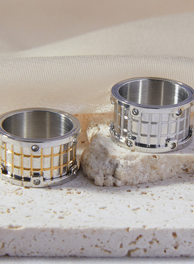 法式简约设计线条网格指环情侣同款镶锆石戒指环保钛钢镀真金饰品